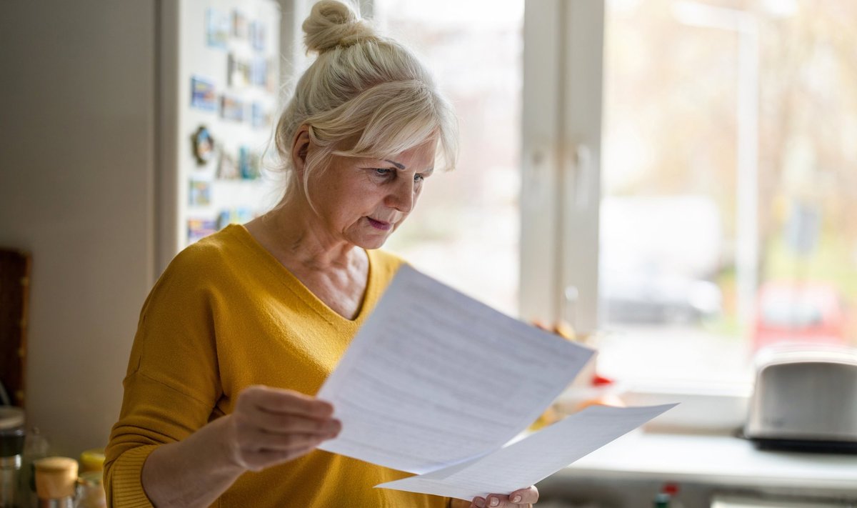 Опрос более 80 жителей не поддерживают повышение пенсионного возраста Согласно последнему опросу общественного мнения проведённому по заказу портала LRT девять из десяти жителей страны не поддерживают повышение пенсионного возраста в будущем 88 не поддерживают повышение пенсионного возраста 5 поддержали бы повышение пенсионного возраста 7 не имеют мнения по этому вопросу  В свою очередь министр социальной защиты и труда Юрате Заильскене утверждает что планов по повышению пенсионного возраста нет Это нереалистично Мы неоднократно подчёркивали что нынешний пенсионный возраст для мужчин и женщин 65 лет является оптимальным и соответствует среднему показателю по странам Европейского союза ЕС заявила министр www delfi lt a 120209318