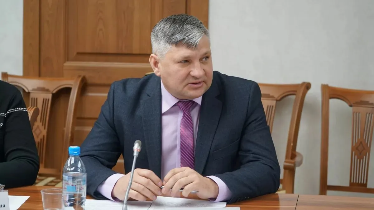 ТОЛК новости Барнаула Алтайского края и Республики Алтай  Игорь Башмаков стал главой Рубцовска на следующие пять лет Депутаты горсовета поддержали его кандидатуру единогласно свой голос за него отдали 22 народных избранника Они поблагодарили Башмакова за уже проделанную работу в качестве врио главы города и пожелали ему дальнейших успехов на посту Напомним что с 2017 года Рубцовск возглавлял Дмитрий Фельдман Он ушел в отставку 23 октября 2025 года ТОЛК ТОЛК в Мах