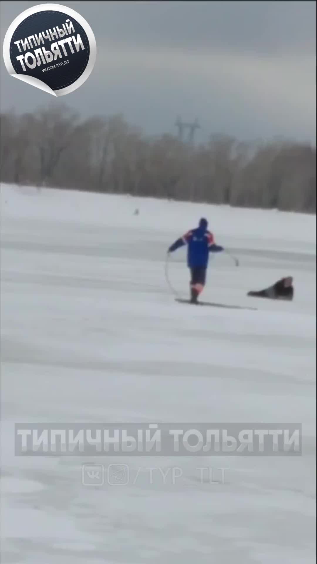 Спасение рыбака в Тольятти и Смолевичах: коммунальщики и МЧС оказали помощь