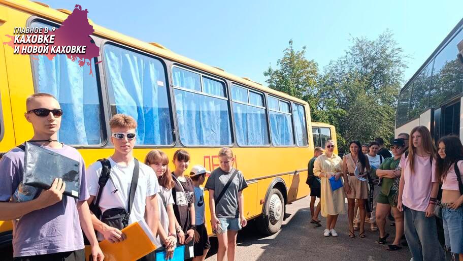 Школьники Херсонской области отправятся в детские лагери в Волгоградской области и Адыгею Одиннадцать школьников уже подали заявки в военно-спортивный лагерь «Авангард» Волгоградской области и детский оздоровительный лагерь «Лань», сообщили в администрации округа. В ходе поездки школьники посетят множество увлекательных культурных и спортивных мероприятий. Ребят ждет турнир по теннису, игры в футбол, а также соревнования для кикбоксеров.