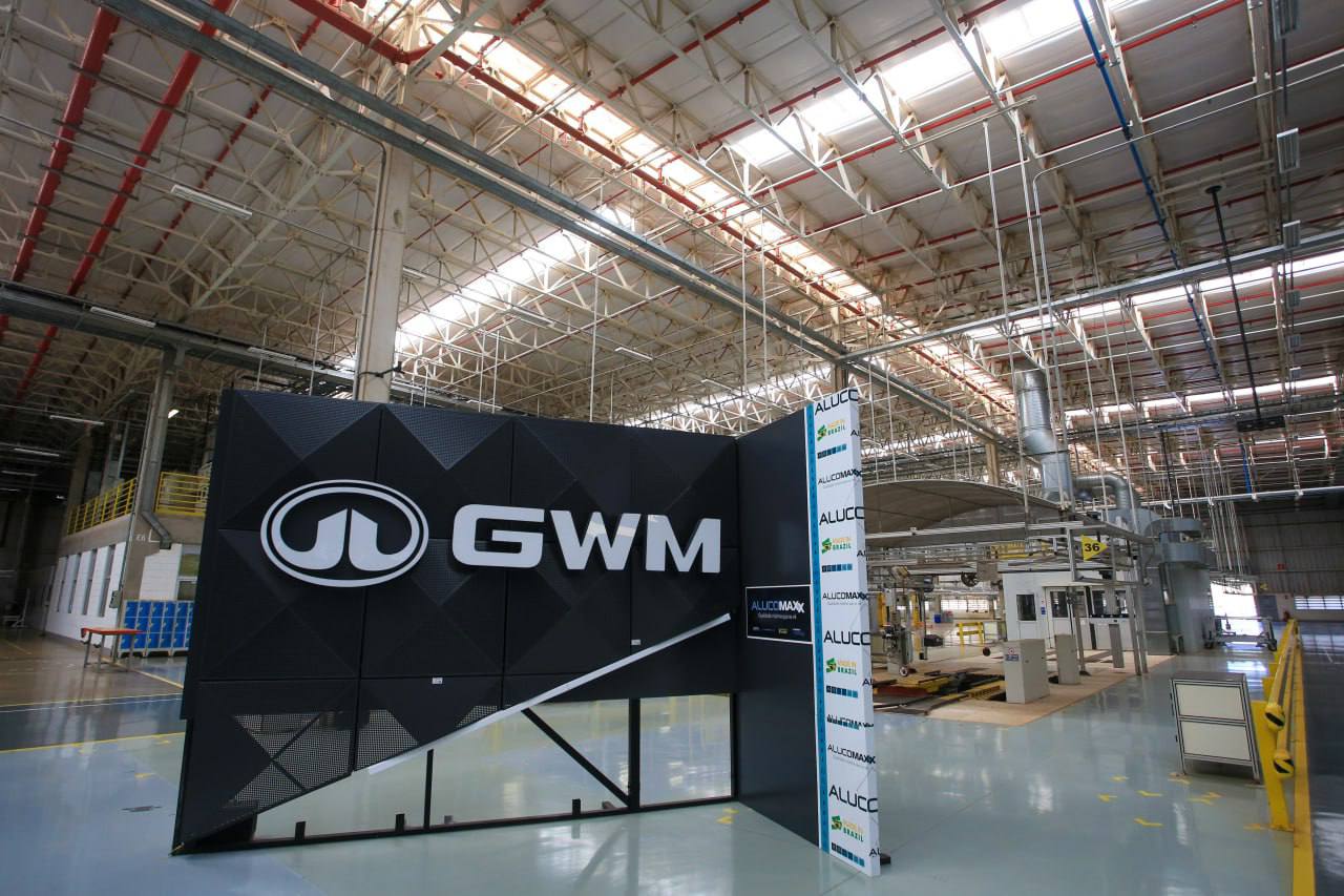 Great Wall Motor меняет названия брендов в России Концерн Great Wall Motor провёл ребрендинг всех своих марок в России. Теперь перед каждым брендом будет стоять сокращённое название материнской компании: GWM Haval GWM Tank GWM Ora GWM Wey Параллельно с этим дистрибьютор «Хавейл Мотор Рус» сменил название на «Грейт Волл Мотор Рус».