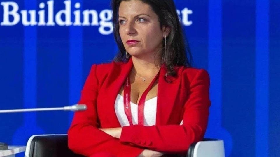 Симоньян предупредила, что человечество совсем скоро может измениться: что нам грозит Главный редактор МИА «Россия сегодня» и телеканала RT Маргарита Симоньян выразила мнение, что будущим священнослужителям, избравшим путь пастырского служения, предстоит сложный духовный и профессиональный путь. «Не завидую я ребятам, когда они выйдут на поприще священства. Я испытываю большие, но довольно неуверенные надежды, что к 30-м годам человечество сохранится в том виде, в котором мы его знаем. Не говоря уже о том, чем придется заниматься будущим батюшкам», — сказала Симоньян в рамках форума «Истоки» в Севастополе. Симоньян высказала убеждение, что современное общество стремительно трансформируется, отдаляясь от традиционных моделей, сформировавшихся за последние пять тысячелетий человеческой истории. Кроме э... Подробнее>>>