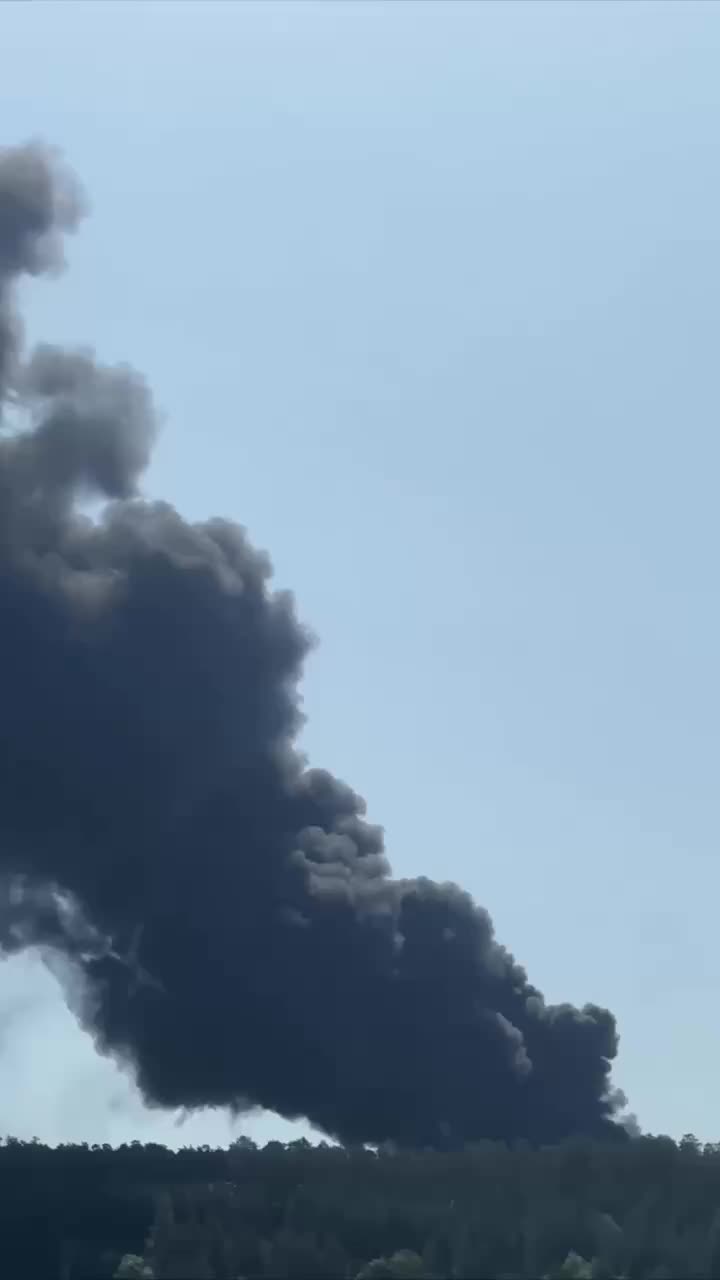 Пожар на лакокрасочном заводе в Казани вызывает обеспокоенность жителей