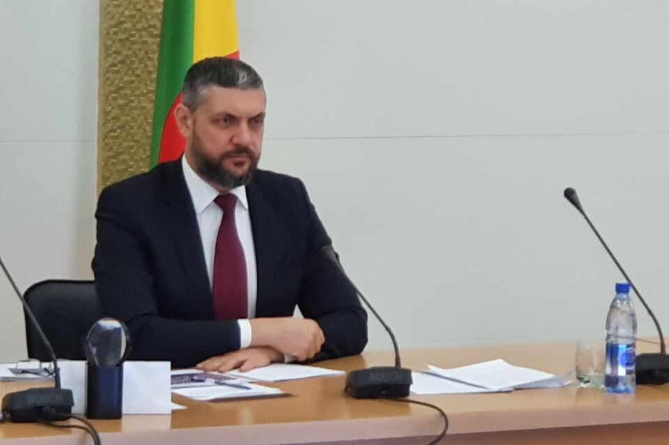 Глава Забайкальского края Александр Осипов по итогам апреля попал в «стабильную» группу «Биржи губернаторов» Динамичного роста у него не отмечено. Осипову удалось прервать двухмесячное скольжение своих акций вниз. Есть за что выпить под шашлычок - подчеркивают аналитики. И то хлеб...