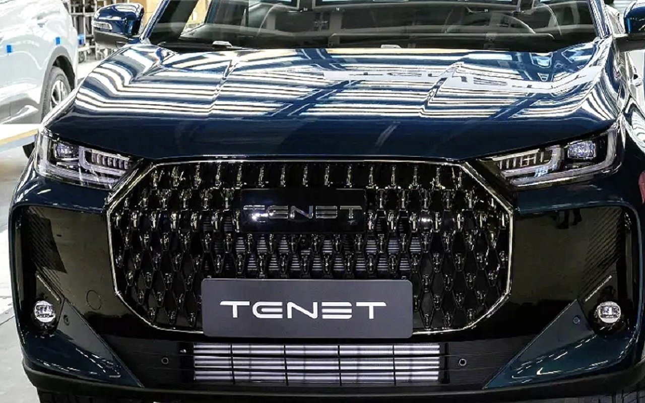  Кроссоверы Tenet в Росси теперь будут собирать по полному циклу Переход с крупноузловой сборки на полный цикл реализуют до конца текущего лета. Об этом сообщил губернатор Калужской области Владислав Шапша на ПМЭФ-2025: Это произойдет уже этим летом. Я утверждаю, что автомобиль Tenet, который мы презентовали в феврале этого года, уже в формате полноценной сборки полного цикла будет произведен этим летом и будет производиться и дальше. Владислав Шапша отметил, за неполный год завод «АГР Холдинг» произвел 75 тыс. машин. Он оценил результат как высокий, учитывая «период большой раскачки» до выхода на двухсменный режим работы. А вам важно, по какому циклу собрана машина или это второстепенный фактор? #НовостиЗарулем #События #пмэф2025 Подписаться / Бот-предложка