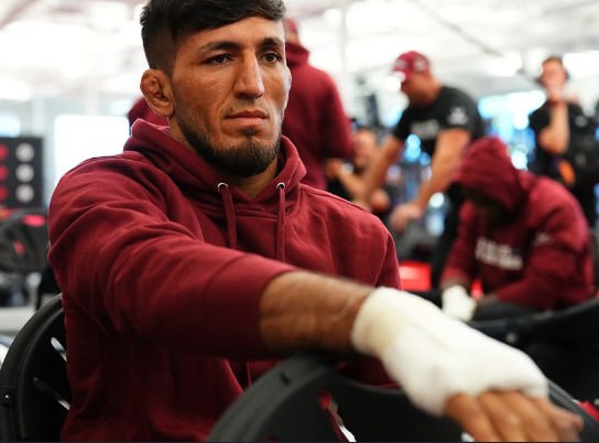 Бойца UFC Ахмада Хассанзада лишили контракта с UFC из-за педофилии. Афганский боец не дебютирует в UFC, поскольку был арестован в округе Сакраменто по обвинению в развратных действиях в отношении несовершеннолетнего. Прислать новость Подписаться!