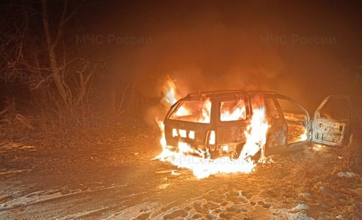 В Некрасовке дотла сгорела машина     Утром 10 декабря в Орловском муниципальном округе сгорел легковой автомобиль. Об этом сообщили в МЧС.  ↗  Прислать новость   Подписаться