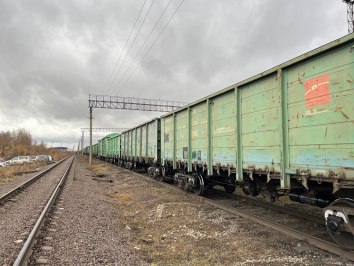 На фоне общего спада выпуска вагонов усилилось падение производства инновационного парка Согласно оперативным данным за 10 месяцев построено 15 1 тыс ед подвижного состава повышенной грузоподъемности что на 12 7 меньше чем годом ранее Подробнее