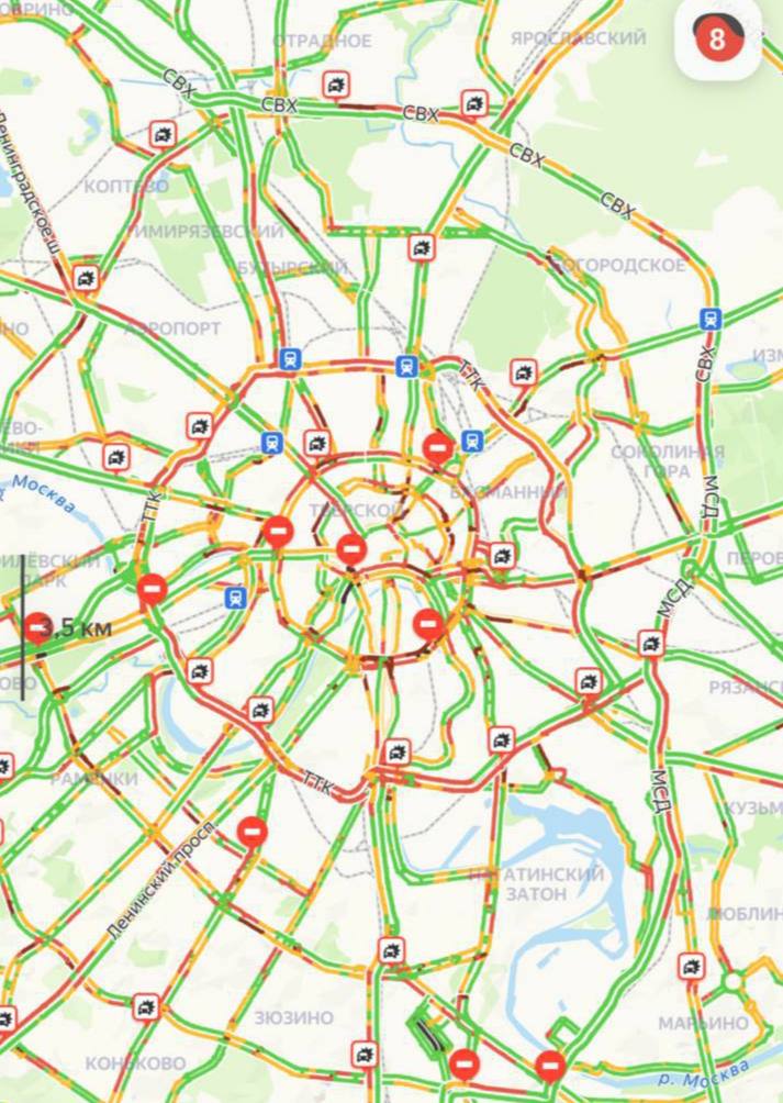 Пробки в Москве достигли 8 баллов.