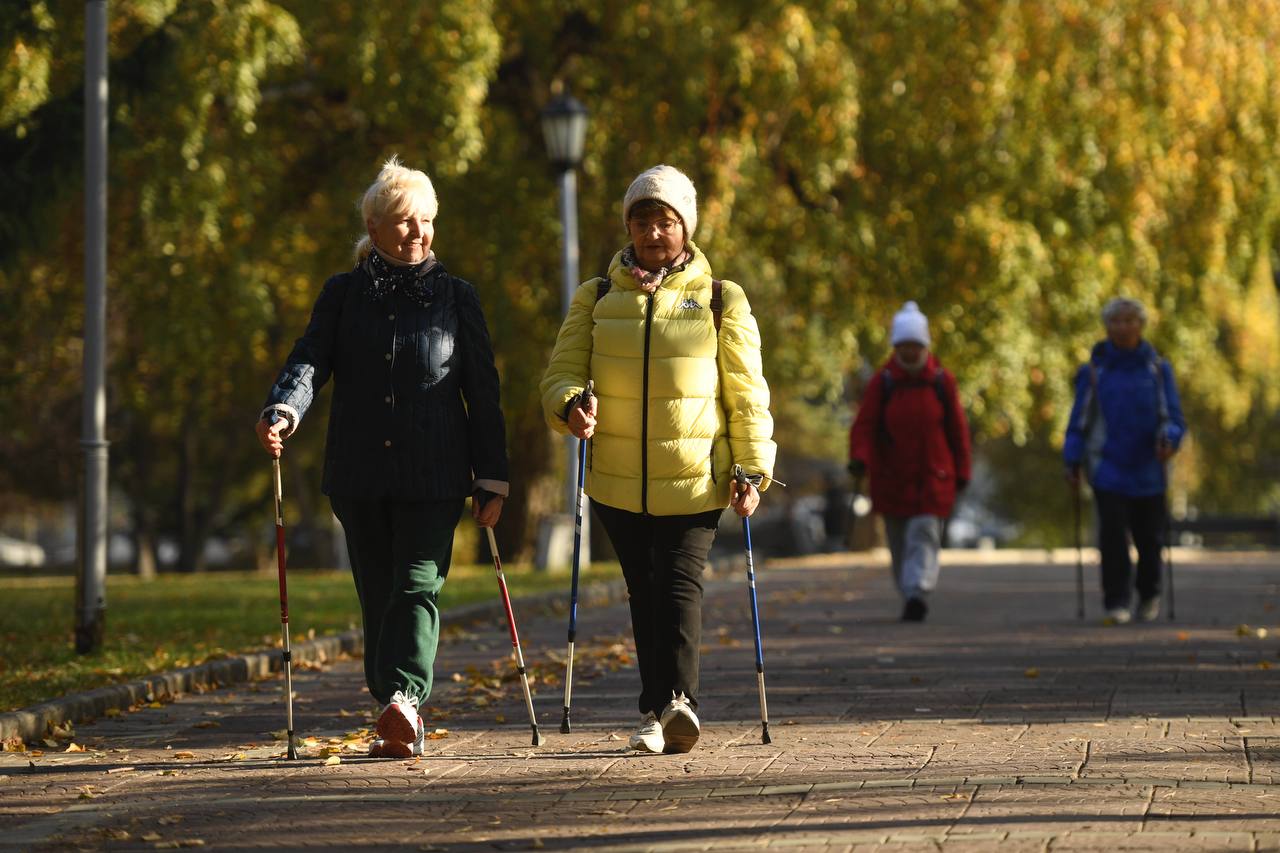 Новые регионы получат дополнительное финансирование на выплаты пенсий Почти 670 млн рублей будет дополнительно направлено на пенсионное обеспечение граждан проживающих в новых регионах Дополнительное федеральное финансирование позволит обеспечить выплаты пенсий в соответствии с региональным законодательством в январе 2026 года  Всего в 2025 году на пенсионное обеспечение жителей новых территорий в соответствии с региональным законодательством из федерального бюджета направлено более 23 4 млрд рублей Подписаться на Правительство России в MAX