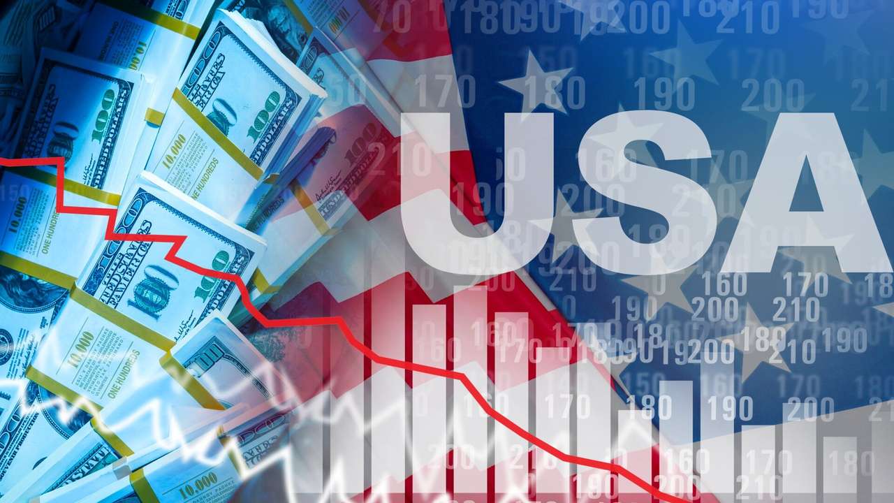 $37 трлн — новый исторический максимум госдолга США, — Cryptopolitan Государственный долг США впервые в истории превысил 37 трлн долларов на фоне роста государственных расходов, — констатирует британский Cryptopolitan По мнению аналитиков Goldman, высокие процентные ставки привели к тому, что долг США и расходы по выплатам процентов растут гораздо быстрее, чем в предыдущие циклы. Госдолг США уже превысил 120% ВВП В 2024 году США потратили 1,1 трлн долларов на выплату процентов по своему долгу, что почти вдвое больше, чем пять лет назад. Америка тратит на выплату процентов больше, чем на оборону Правительству придётся взять в долг дополнительные средства, что увеличит процентные выплаты на 550 млрд долларов в течение следующего десятилетия. К 2035 году проценты по государственному долгу могут достичь 1,8 трлн долларов, — подчёркивает Cryptopolitan «КРИСТАЛЛ РОСТА» ранее информировал о том, что по мнению The Telegraph, если США не решат проблему госдолга, скорый обвал глобальной экономической системы неминуем, а согласно мнению Александра Галушки «дедолларизация мировой экономики — это исправление исторической и теоретической ошибки»