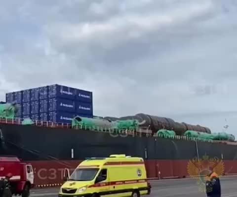 Задымление на грузовом судне в Петербурге ликвидировано