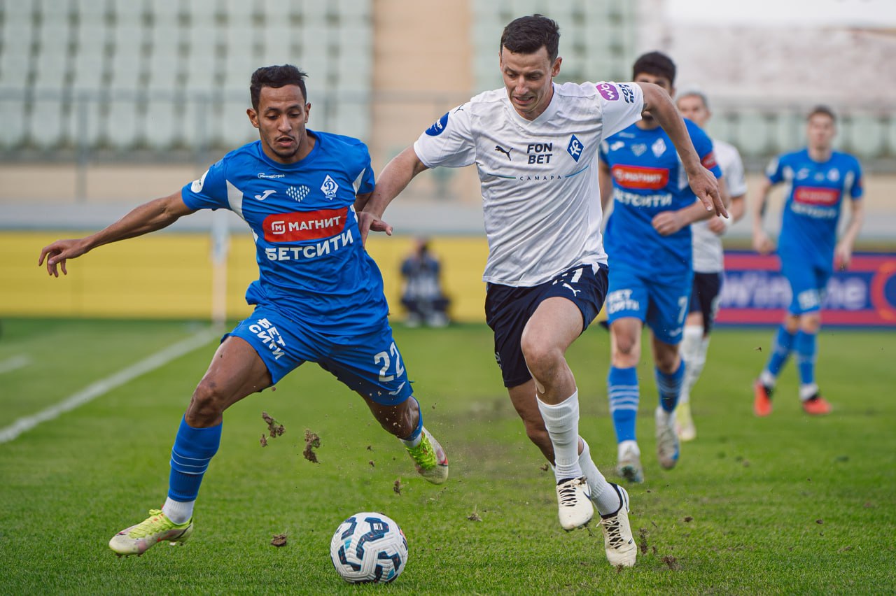 Динамо примет Крылья Советов В заключительном домашнем матче первого круга РПЛ махачкалинское Динамо сыграет с самарскими Крыльями Советов Эта встреча состоится 1 ноября на Анжи Арене а стартовый свисток будет дан в 17 45 ч Обе команды расположились в нижней части турнирной таблицы их друг от друга отделяют два очка У самарцев 13 набранных очков а махачкалинцы имеют в активе 11 очков