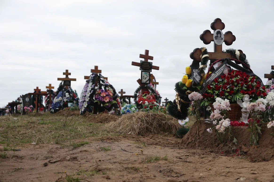 Власти Пермского округа нашли замену бывшему сити менеджеру в ритуальном учреждении В муниципальном автономном учреждении Ритуал предоставляющем ритуальные услуги назначен новый директор Евгений Иванов Данные об этом содержатся в базе СПАРК Интерфакс Изменения в единый государственный реестр юридических лиц были внесены 7 октября 2025 года Ранее учреждение в качестве исполняющего обязанности директора возглавлял Максим Елин