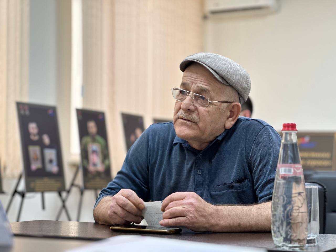 Прием граждан по вопросам защиты прав участников СВО, а также их семей состоялся в фонде "Защитники Отечества" В Фонде "Защитники Отечества" состоялся прием граждан, который провел заместитель прокурора Республики Дагестан Алексей Родивилов. В мероприятии принял участие руководитель фонда Идрис Курбанов. Прием проводился для участников специальной военной операции и членов их семей. Основной темой обращений стали земельные вопросы, а также проблемы реализации трудовых и социальных прав. В ходе приема рассмотрены многочисленные обращения граждан, все заявления взяты на особый контроль прокуратурой Республики Дагестан. По каждому обращению будут проведены тщательные проверки, при выявлении нарушений будут приняты меры прокурорского реагирования Гражданам даны разъяснения по актуальным вопросам законодательства, все обращения зарегистрированы и поставлены на контроль. Ход рассмотрения будет находиться на личном контроле заместителя прокурора республики. Фонд "Защитники Отечества" продолжает прием обращений от участников СВО и членов их семей по всем вопросам правовой и социальной поддержки.