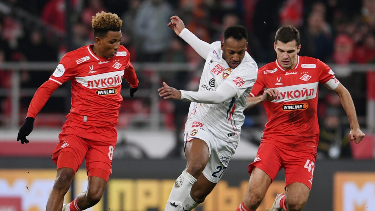 Спартак обратился в ЭСК РФС по поводу отмененного пенальти в ворота ЦСКА Об этом Матч ТВ сообщили в службе коммуникаций союза ЦСКА обратился по двум эпизодам матча со Спартаком неназначение пенальти на пятой минуте и засчитанному взятию ворот на 43 й минуте Красно белые обратились по неназначению пенальти отмене после просмотра на 61 й минуте news matchtv РИА Новости Алексей Филиппов