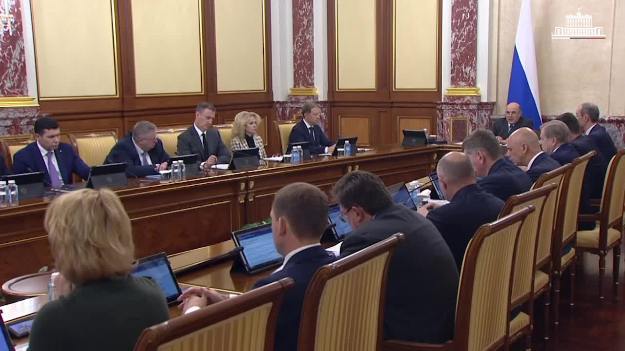 Правительство России обсудило поправки к бюджету на 2026-2028 годы с акцентом на поддержку семей и бизнеса