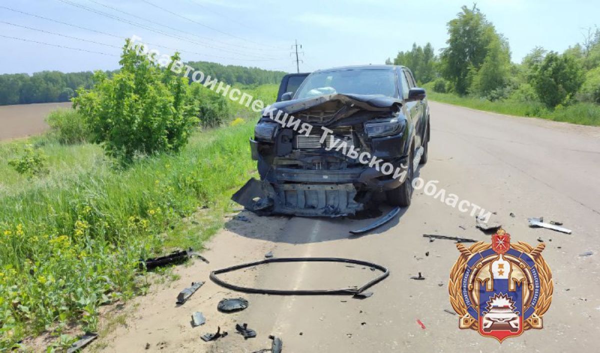 В Чернском районе столкнулись автомобили "Грейт Волл" и "ВАЗ 2107": пожилой водитель второго авто в больнице На 45-м километре автодороги «Арсеньево-Араны-Славный-Дьяково-Медвежка» в Чернском районе ранним утром 3 июня произошло ДТП с участием 23-летнего и 72-летнего водителей, в результате которого пожилой мужчина госпитализировали в больницу. Об этом сообщает региональная Госавтоинспекция. ↗ Прислать новость Подписаться