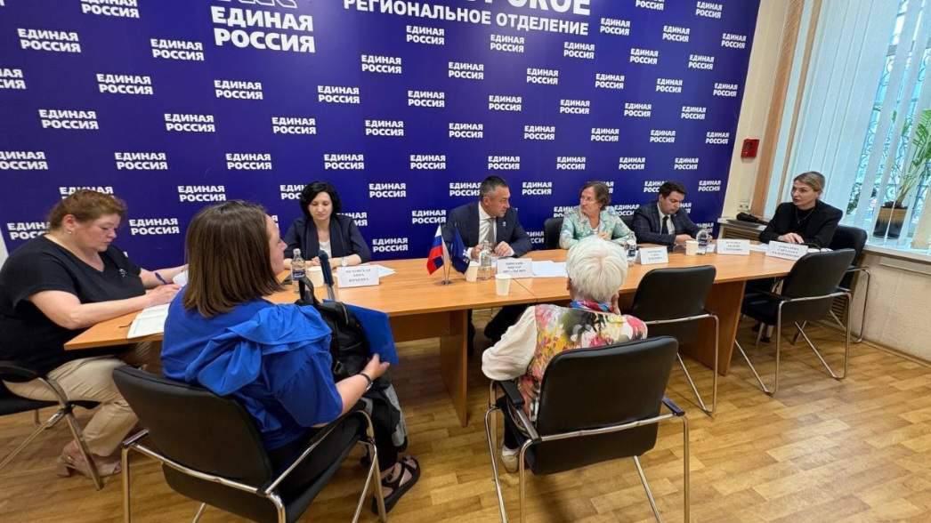 «Единая Россия» и Виктор Пинский оказывают помощь участникам СВО и их семьям Депутат Госдумы совместно с представителями администрации Владивостока, краевых министерств образования, здравоохранения и социальной защиты провёл личный приём граждан. «Помощь участникам СВО и их семьям — это наш приоритет, определённый Президентом и закрепленный в народной программе «Единой России», — подчеркнул Виктор Пинский. Подробнее читайте на сайте ОТВ