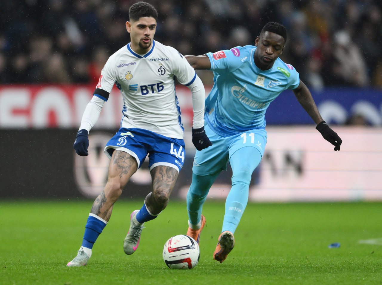 Ботафого интересуется защитником Динамо Рубенсом По данным Globo сейчас переговоры ведутся между Ботафого и представителями футболиста Динамо пока в них не участвует Ожидается что бразильский клуб в дальнейшем собирается обратиться к бело голубым чтобы узнать требования по трансферу игрока Также интерес к Рубенсу проявляют Крузейро и Коринтианс news matchtv РИА Новости Иван Водопьянов