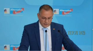 Сопредседатель партии АдГ Тино Хрупалла призвал власти Германии вернуть российский газ: Мы требуем продление сроков работы угольных электростанций и, конечно же, вернуть экспорт газа из России. «Северные потоки» должны быть отремонтированы. Неважно, какой оператор будет в данном случае. Соглашения с Америкой, хоть это и звучит как шутка, могут привести к тому, что даже американцы могли бы стать собенефициарами российского газа. Это также принесло бы пользу нашей экономике.