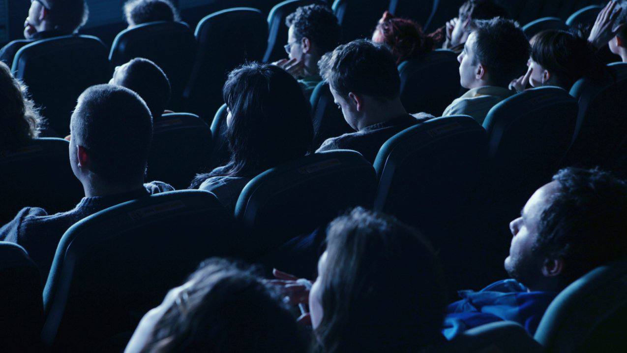 Согласно приказу Минкульта который вступит в силу 1 марта ведомство начнет проверять по обращениям фильмы без прокатных удостоверений на предмет дискредитации традиционных ценностей Направлять такие обращения можно будет в произвольной форме Getty Images