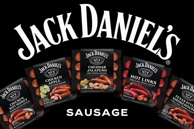 Jack Daniel s выпустил сосиски со вкусом виски. Культовый производитель алкоголя запускает барбекю-линейку с фирменным вкусом своего теннессийского элексира. Новинка выйдет уже в этом месяце. Теперь официально можно брать виски на завтрак. Эх, где же вы были на майских