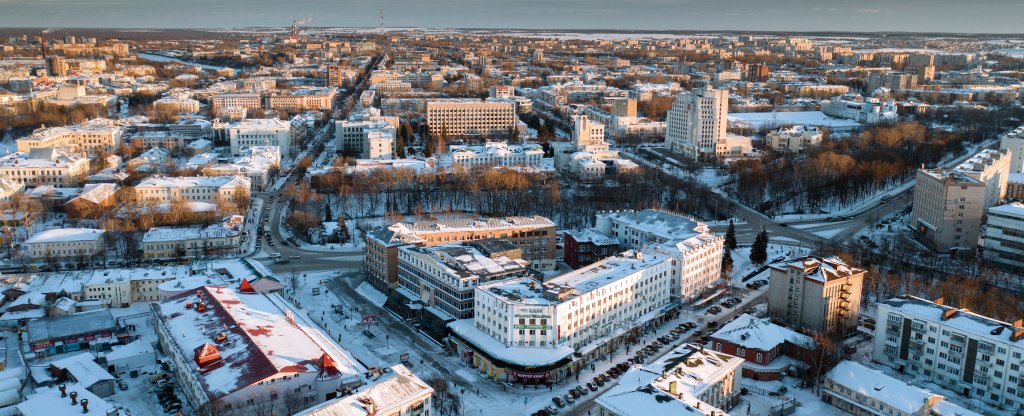 Для развития внутреннего и внешнего туризма и повышения привлекательности региона осенью 2025 года планируется открытие регулярного авиасообщения между Калугой и Великим Устюгом.   Для этого, в 2025 году спроектируют новый терминал аэропорта Великого Устюга, две новые рулежные полосы, новый перрон на три самолета, три большие площадки для вертолетов. Терминал будет пропускать до 500 тыс. пассажиров в год. Ранее в аэропорту построили новую взлетно-посадочную полосу для больших самолетов.  Кроме этого, в рамках подготовки к празднованию 880-летия Вологды и 250-летия Череповца в порядок приведут и аэропорт в столице региона - Вологде.   Связаться с Вологодским Городовым или предложить новость: