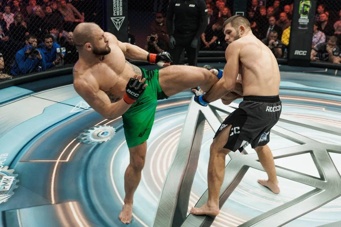 Валентин Молдавский победил Ивана Штыркова раздельным решением судей на турнире RCC 24 Непростой поединок но ожидаемый фаворит вышел победителем Подпишись на Meta MMA Meta MMA в MAX Наш канал в ВК