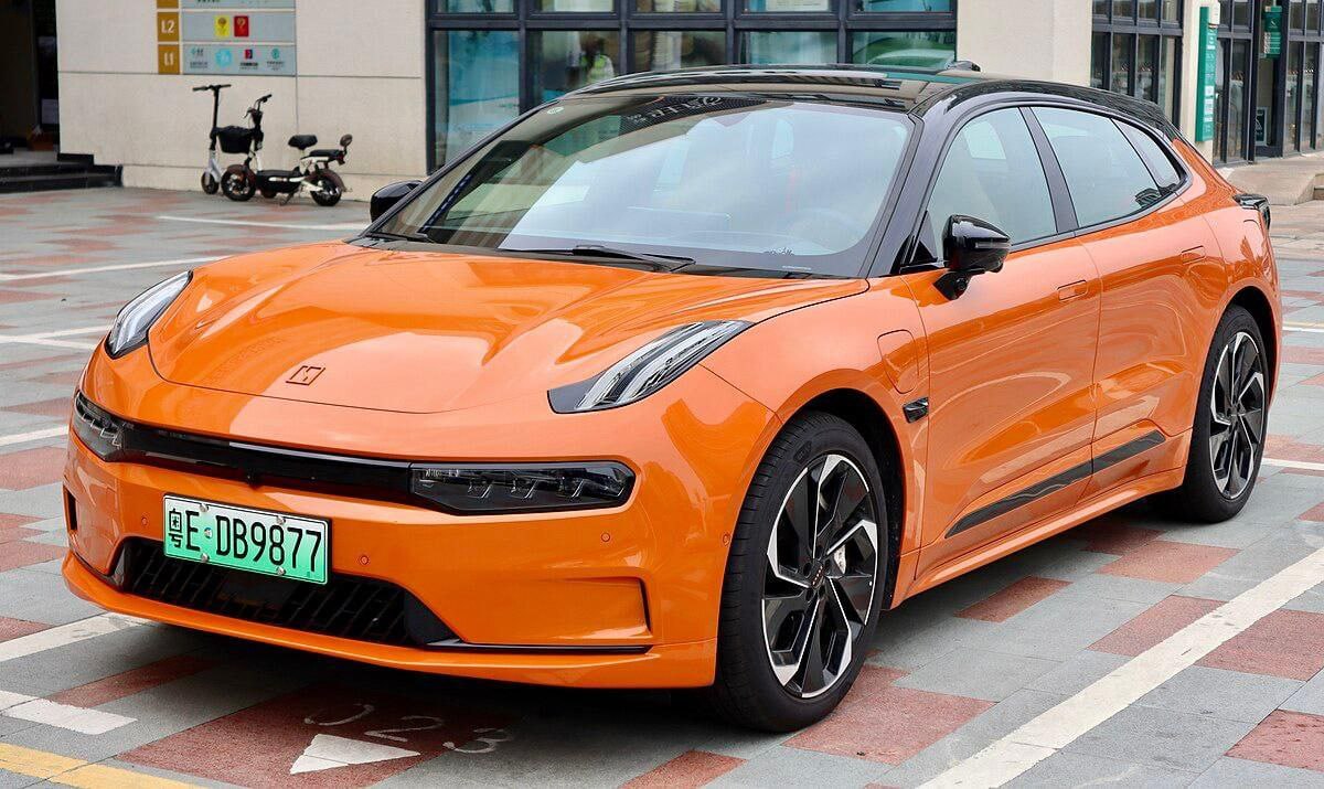 Китайская Geely зарегистрировала в России бренд премиальных электромобилей Zeekr 001 и получила исключительные права на него до 2033 года. Под маркой разрешено выпускать широкий спектр автокомпонентов — от двигателей и трансмиссий до зеркал и подушек безопасности.