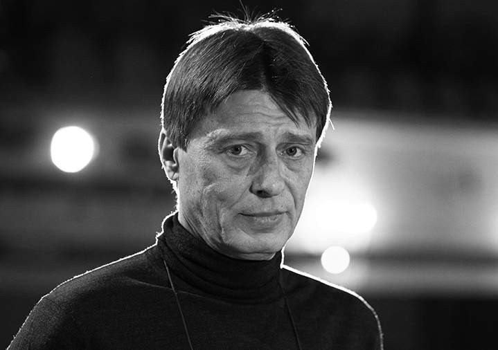 Ушел из жизни народный артист России Анатолий Анатольевич Лобоцкий С прискорбием узнал что после тяжелой и продолжительной болезни скончался народный артист России Анатолий Анатольевич Лобоцкий Анатолий Лобоцкий 40 лет преданно служил Московскому академическому театру им Вл Маяковского в котором сыграл более 30 ролей Появление его имени в афише всегда привлекало внимание зрителя Воплощенные им герои в театре и кино навсегда останутся в памяти коллег критиков и поклонников Уход из жизни такого обаятельного умного и глубокого человека и мастера тяжелая и невосполнимая утрата для всего культурного сообщества в нашей стране От имени Союза театральных деятелей Российской Федерации и от себя лично выражаю искренние соболезнования родным близким и коллегам Председатель СТД РФ В Л Машков