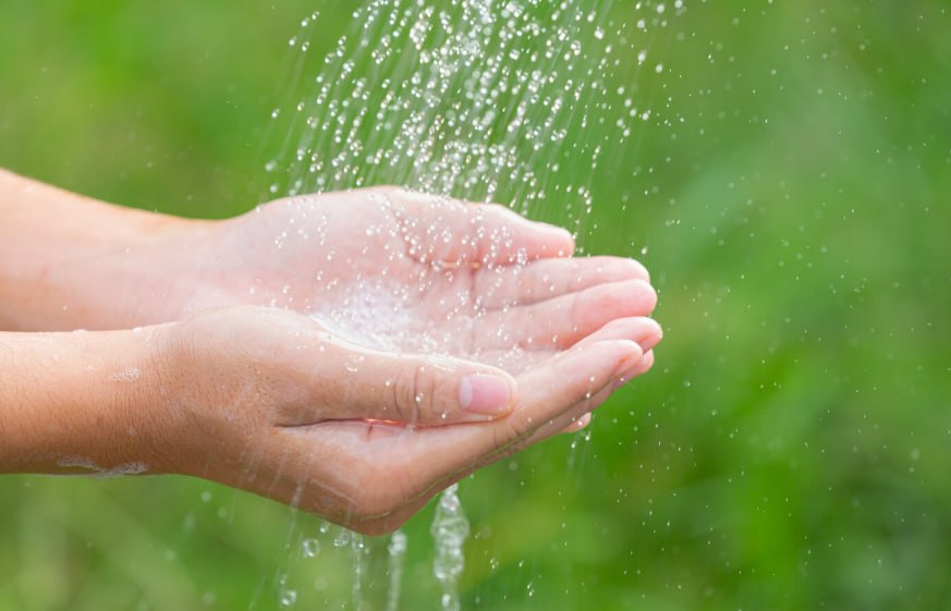 Власти Кубани отказались от вызова дождей для борьбы с засухой Технологии искусственного стимулирования осадков не применяли осенью для улучшения состояния озимых посевов пострадавших от почвенной засухи При этом возможность использования этого метода до конца года пока сохраняется В соседней Ростовской области где ситуация с засухой оказалась острее метод искусственного вызывания осадков уже использовали выделив на эти цели около 40 4 млн рублей Подписаться Забустить