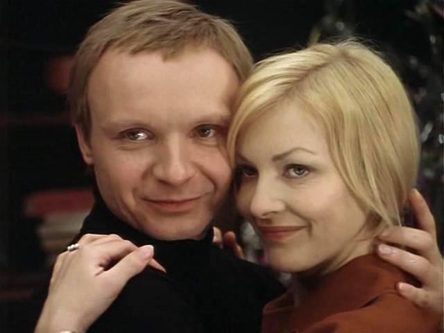 The Guardian включил Иронию судьбы в список лучших фильмов для новогодних праздников Британский критик отметил что история любви в советской комедии полна забавных поворотов славянской меланхолии гитары и песен Таривердиева По его мнению это идеальный фильм для праздничного просмотра