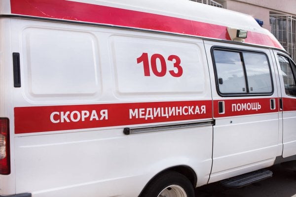 18 мая в Мухоршибирском районе опрокинулась иномарка. Пострадали дети. Об этом сообщили в МВД республики. По данным ведомства, 50-летний водитель «Тойоты», следовавший со стороны села Гашей в сторону села Цолга, потерял управление и съехал с дороги, после чего авто опрокинулось. В результате аварии травмировались три человека – сам водитель и два несовершеннолетних пассажира девятилетний мальчик и 15-летняя девочка . Отмечается, что детей везли, не пристегнув ремнями безопасности. Мальчик и вовсе находился в багажнике. #бурятия