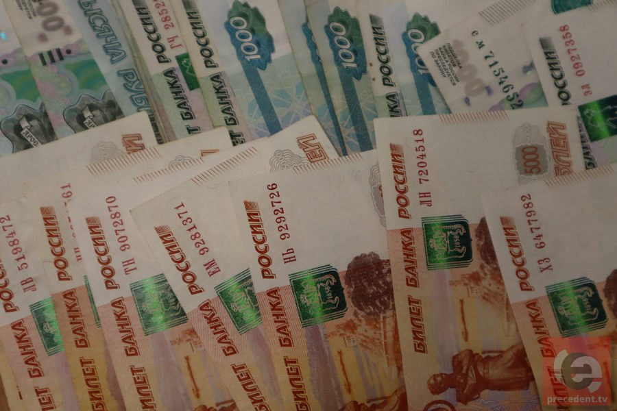 Новосибирская область возьмет кредиты на 17 5 млрд для финансирования дефицита бюджета Власти Новосибирской области планируют оформить кредиты на общую сумму 17 5 миллиарда рублей для финансирования дефицита регионального бюджета и погашения долговых обязательств Минфин региона организовал 35 аукционов на право заключить госконтракты на оказание финансовых услуг по предоставлению Новосибирской области кредитных ресурсов в форме возобновляемой кредитной линии с установлением лимита задолженности в сумме 500 000 000 рублей со ставкой 19 5 В 33 х тендерах начальная цена контракта составляет 204 миллиона рублей а срок кредитной линии определен в 767 дней в двух других конкурсах период кредитования 402 дня а стартовая цена лотов 105 миллионов рублей