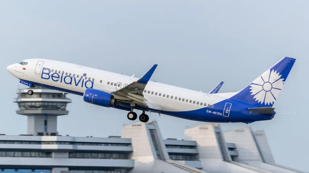 Belavia возобновляет рейсы в Израиль с 19 апреля Авиакомпания Belavia снова запускает прямые рейсы между Минском и Тель Авивом Полёты начнутся с 19 апреля и будут выполняться дважды в неделю по четвергам и воскресеньям Вылет из Минска запланирован на 04 10 с прибытием в Тель Авив в 10 20 Обратный рейс отправляется в 11 20 и прилетает в Минск в 17 45 Билеты уже доступны на сайте авиакомпании в офисах и у агентов Ранее направление было приостановлено из за временного закрытия воздушного пространства Израиля Читайте нас в MAX