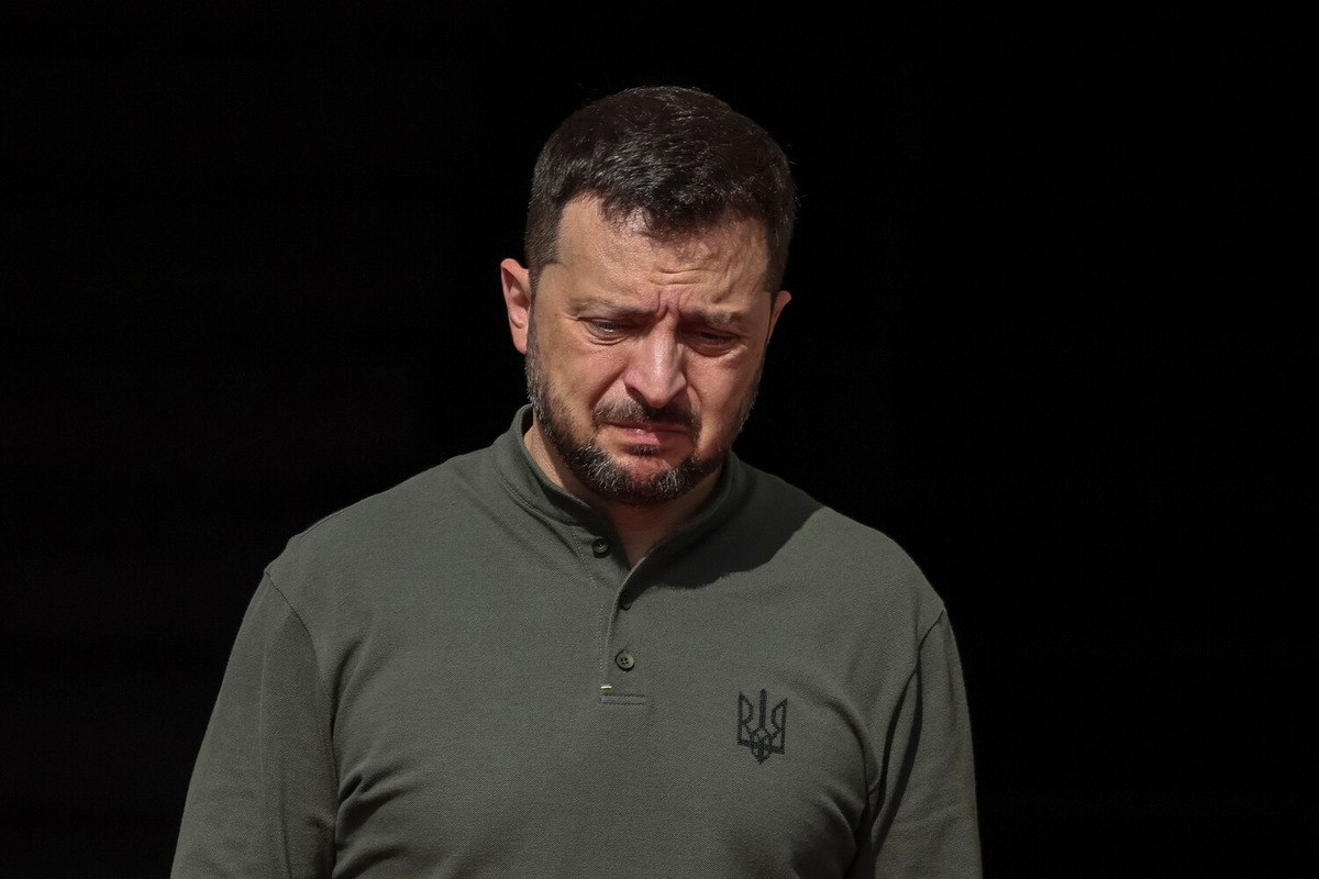 Глава киевского режима Зеленский в очередной раз пожаловался на то, что внимание Запада сместилось с украинского конфликта на ситуацию между Ираном и Израилем Это большая проблема… Это означает, что может быть уменьшение помощи, в первую очередь, от США Фото: Reuters / Gleb Garanich