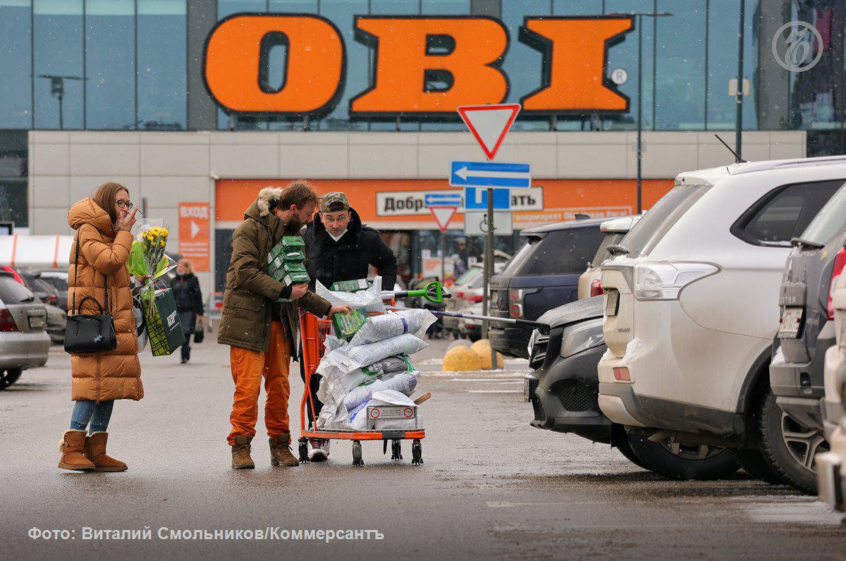 Лента приобретает бизнес сети OBI Россия сообщили в компании В сентябре Ъ писал о планах сети магазинов товаров для дома OBI сменить название на Дом Ленты Источники заявляли что это может быть связано со сменой владельца Весной прошлого года по 25 в основных юрлицах OBI получило ООО Гермес бизнесмена Владимира Захватошина В июне ФАС согласовала покупку компанией еще 65 в этих структурах На рынке Гермес связывали с Севергрупп Алексея Мордашова Ъузнал