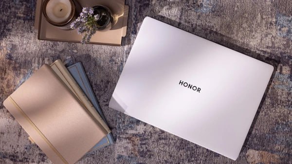 Honor снова расширяет свой ассортимент ноутбуков: теперь в производительной линейке MagicBook Pro есть не только 16-дюймовый лэптоп, но и более компактный вариант с экраном 14,6 дюйма. Он поступил в продажу в России на днях. РБК Life успел познакомиться с девайсом чуть раньше и готов рассказать о его основных особенностях.
