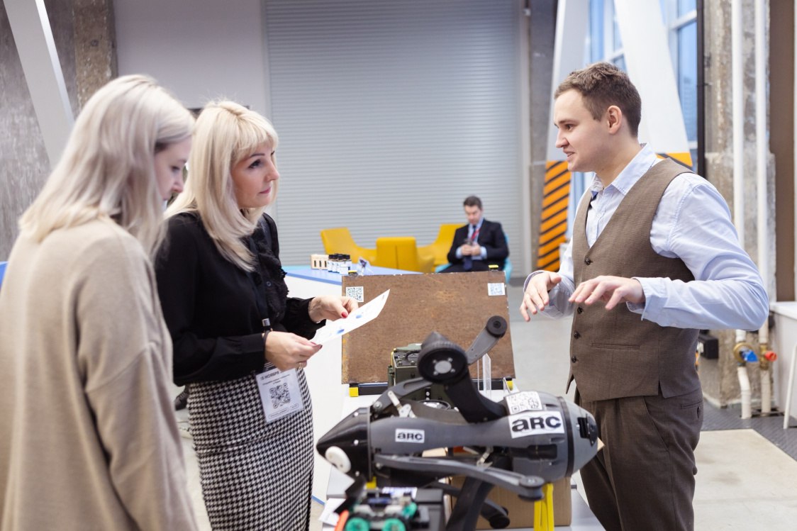 В Перми соберутся инвесторы и руководители российских технологических стартапов 14 ноября в Перми откроется II Всероссийский форум по развитию технологического предпринимательства и демо день акселератора Большая разведка Мероприятие которое пройдет в технопарке Morion Digital соберет инвесторов и создателей стартапов из 21 региона России Об этом сообщает пресс служба краевого правительства Также на форуме состоится итоговый демо день акселератора Большая разведка 2025 Он соберет 70 команд которые в течение двух месяцев участвовали в акселерационной программе