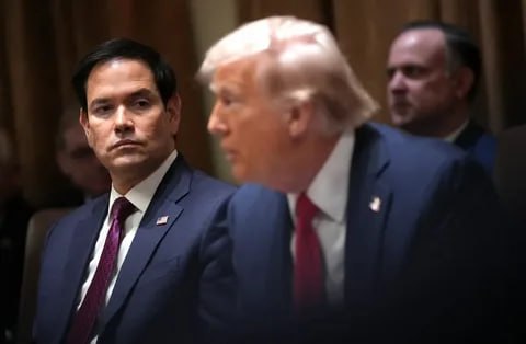 Президент США Дональд Трамп может провести встречу с Владимиром Зеленским на следующей неделе в Нью Йорке где пройдет неделя высокого уровня 80 й сессии Генассамблеи ООН Об этом заявил госсекретарь США Марко Рубио отвечая на вопросы журналистов перед вылетом из Тель Авива в Доху Президент Трамп провел несколько телефонных переговоров и встреч с Зеленским в том числе вероятно снова встретится с ним в Нью Йорке на следующей неделе сказал Рубио