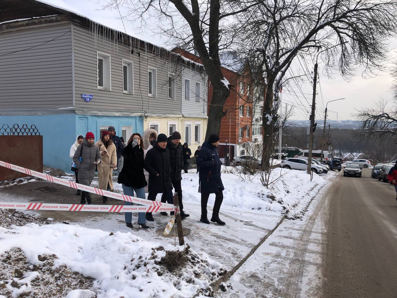 Обсуждается обустройство пешеходной зоны в историческом центре Курска  Один из рассматриваемых вариантов - улица Луначарского. Во время объезда территории с Александром Чепиком врио министра приоритетных проектов развития территорий и туризма Курской области Анна Коновалова рассказала, что пилотным проектом пешеходной зоны была улица Горького. Тогда идея курянам понравилась. Местом прогулок может стать и территория по ул. Можаевской. Пока там стоят аварийные дома.  Сейм   Курская область