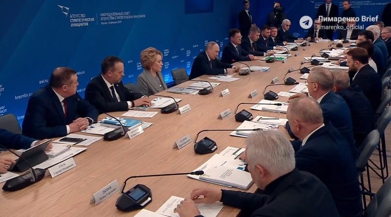 Сахалинская область впервые вошла в топ 5 регионов по качеству жизни Об этом сообщил губернатор Валерий Лимаренко после заседания наблюдательного совета Агентства стратегических инициатив которое провел Владимир Путин Президенту представили результаты ежегодного рейтинга регионов По сравнению с 2024 годом Сахалинская область улучшила позиции тогда регион занимал седьмое место В пятерку лидеров острова вошли впервые Эксперты отдельно отметили работу по поддержке многодетных семей и созданию условий для развития бизнеса Валерий Лимаренко подчеркнул что считает этот результат подтверждением выбранного курса По его словам власти продолжат развивать социальную сферу экономику и инфраструктуру Главной задачей он назвал дальнейшее повышение качества жизни жителей островного региона   Подписаться на нас Telegram I MAX Прислать нам новость Sakhonlinebot