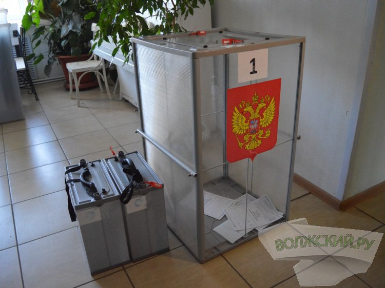 В Волгоградской области правят законодательство о выборах и референдумах Облизбирком внес на рассмотрение Волгоградской областной думы проект поправок в избирательное законодательство. Изменения вносятся в отдельные законодательные акты региона в сфере подготовки и проведения выборов и референдумов. Как узнал Волжский.ру из законопроекта, одно из нововведений состоит в том, что дополнительные выборы депутатов Волгоградской областной думы и представительных органов муниципальных районов не будут назначаться и проводиться не только в год проведения основных выборов, но и в предшествующем году. Подробнее на Волжский.ру: