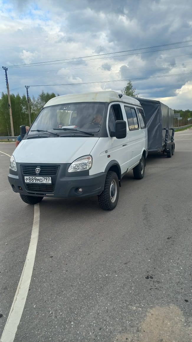 В Подмосковье на праздниках поймали дроновозку 07.05.2025 в 12 ч. 45 мин. на 95 км а/д М-5 «Урал» сотрудниками 14 батальона ДПС остановлена а/м ГАЗ «Соболь» г/н р889но797 в составе с полуприцепом К-В 34450 под управлением вод. Трубицина Евгения Николаевича, 20.11.1973 г. р., проживает: Московская область, г. Егорьевск, 20 лет Октября, д. 16. В ходе досмотра машины был обнаружен блок управления для БПЛА и в прицепе пусковая установка для БПЛА. Для дальнейшего разбирательства данный гражданин и а/м были доставлены в УМВД России по г.о. Егорьевск. Информация об этом появилась только вчера вечером. Вот приблизительно так дроны до Московского региона и долетают. Московская область Новости