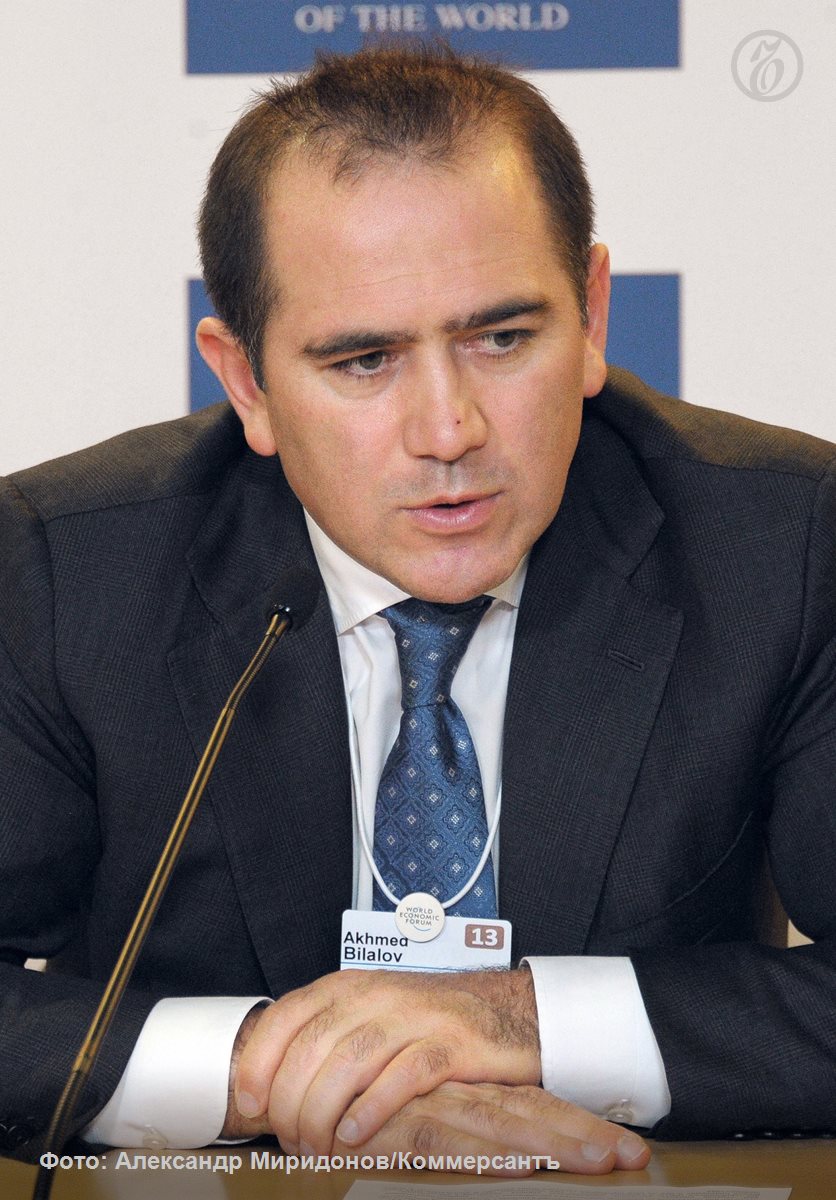 Следствие требует арестовать бывшего вице президента Олимпийского комитета России и главу совета директоров компании Курорты Северного Кавказа Ахмеда Билалова Бывшего спортивного функционера обвинили в особо крупном мошенничестве Россию он покинул в 2013 году вскоре после того как президент Владимир Путин подверг резкой критике ход строительства ряда олимпийских объектов в Сочи Ъузнал