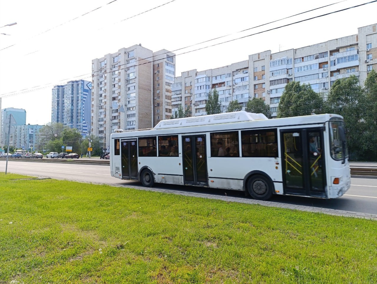В Самаре из-за дорожных работ изменили маршруты нескольких автобусов Работы ведутся на дублере Московского шоссе - от ул .Алма-Атинской до ул. Дальней в направлении ул. Ташкентской. Маршруты № 1, 51, 67 курсируют по дублеру с выездом на основное Московское шоссе без заезда на остановку "Ул. Алма-Атинская" и далее по маршруту с заездом на дублер к остановке "16 км" ул. Дальняя . Маршрут № 83 следует по Волжскому шоссе, дублеру с выездом на основное Московское шоссе и затем по прежнему пути с заездом на дублер к остановке "16 км" ул. Дальняя в направлении "Ул. Ташкентская".