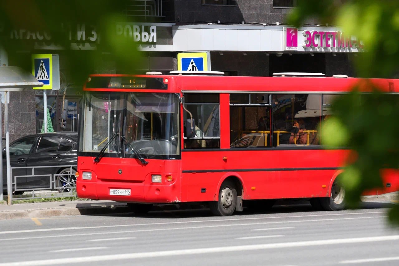 Дополнительные ночные автобусы запустят в Казани в день празднования Курбан-байрама  Праздничная проповедь начнётся в мечетях города в три часа ночи, а сразу после нее начнётся обряд заклания жертвенных животных. Для этого в Казани подготовлено 17 специализированных площадок, включая мечети «Аль-Марджани», «Апанаевская», «Тынычлык», «Гадел», «Ризван», «Билял», «Куддус», «Иман Нуры», «Казан Нуры» и другие. Специально для этого будут работать автобусы №6, 10, 15, 30 и троллейбус №2.  Также в рамках праздника состоится городской фестиваль — подробнее о нём рассказали тут.     KazanFirst     в бот