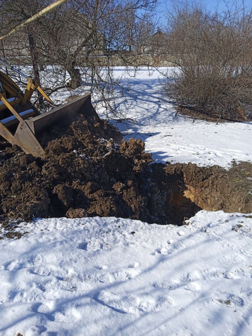 Штаб по тепло- и водоснабжению ДНР:    За выходные  22-23 февраля  устранено 233 аварии на сетях водоснабжения и водоотведения Донбасса. Работала 91 аварийная бригада.     На сетях теплоснабжения за минувшие выходные зарегистрировано 13 аварий, 10 из которых устранены. В аварийных работах задействовано 10 бригад.     Жителям и в котельные доставлено более 8700 куб. м воды.