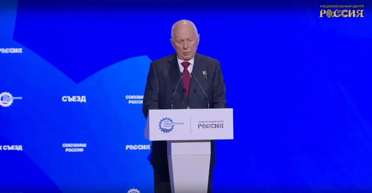 Сергей Чемезов отметил заслуги Тульской области в подготовке кадров Гендиректор ГК Ростех председатель Союза машиностроителей России Сергей Чемезов отметил заслуги Тульской области в подготовке кадров для промышленности Это было озвучено в рамках X съезда Союзмаша который сейчас проходит в Национальном центре Россия в Москве Чемезов отметил что Тульская область вместе с Ростовской Омской Самарской и Тверской показала высокие результаты в проведении акции Неделя без турникетов которая позволяет детям знакомиться с производствами и узнавать нюансы трудоустройства Действенным инструментом в формировании кадров нового поколения выступает международный форум Инженеры будущего За пять лет его участниками стали тысячи специалистов из 66 российских регионов и представители 99 стран мира Образовательная программа форума трансформировалась в шесть отраслевых кластеров по ключевым поколениям а Тульская область стала постоянной площадкой его проведения Я хочу сказать спасибо губернатору Дмитрию Миляеву за поддержку нашего форума добавил Чемезов 0